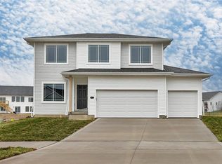 612 91st St, West Des Moines, IA 50266