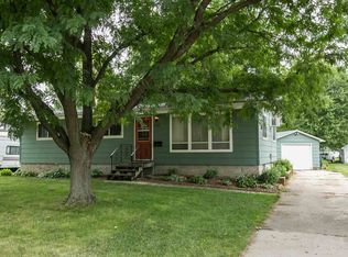1125 N 4th St, Manchester, IA 52057