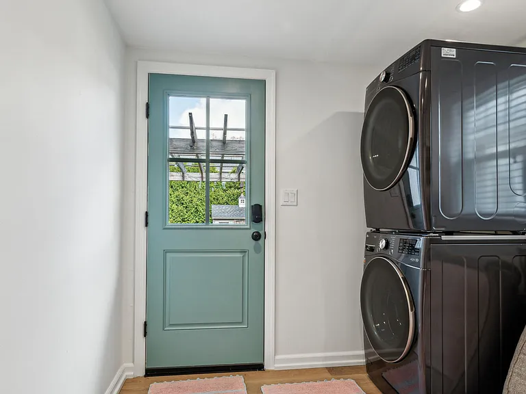 242 Osborne Ave — Photo 11