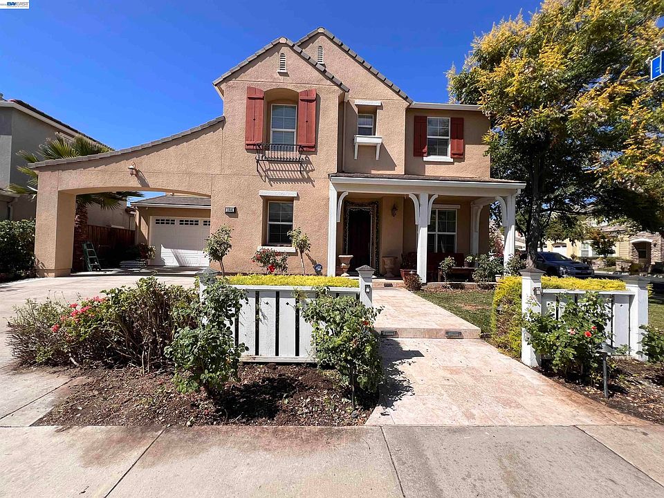 2nd image of 104 Macedon Ct