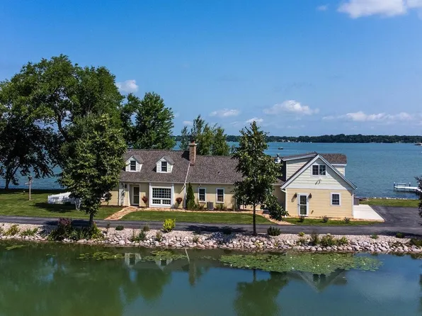 1228 West Wisconsin AVENUE, Oconomowoc, WI 53066