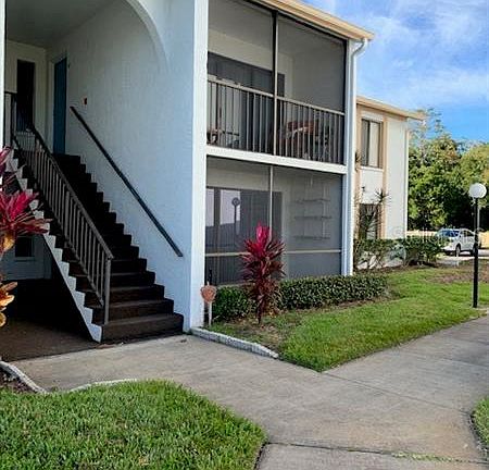 2nd image of 951 Courtyard Ln