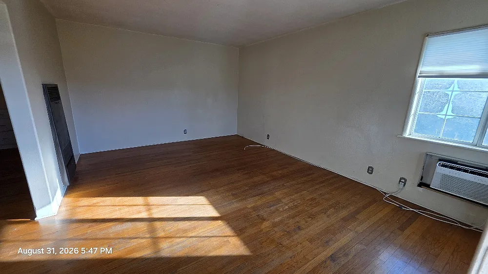 2 bed, 900 sqft, $2,265 — Photo 2