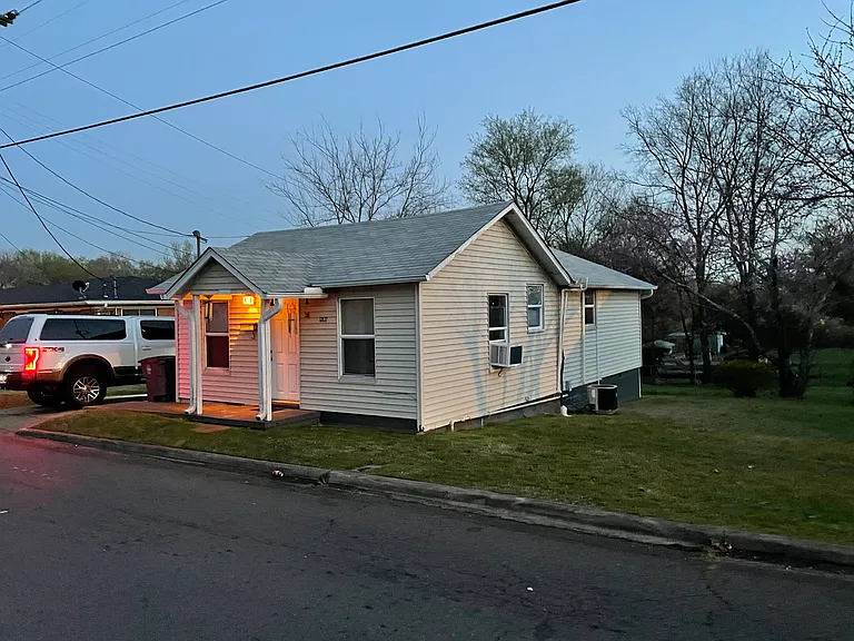 1207 W Saint Louis St — Photo 6