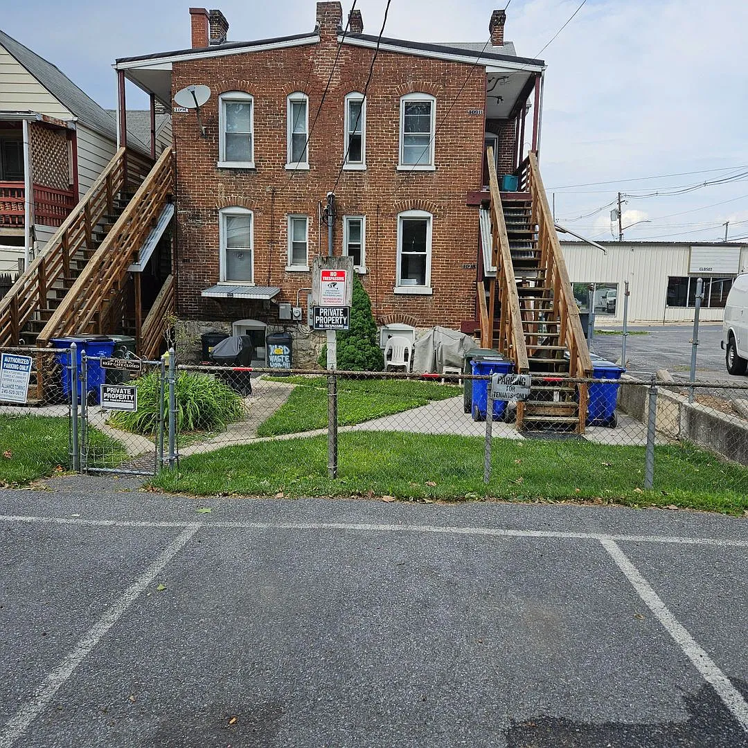 Motivated Owner Just Lowered Rent! 1 Bedroom Apartment On First Floor! — Photo 1