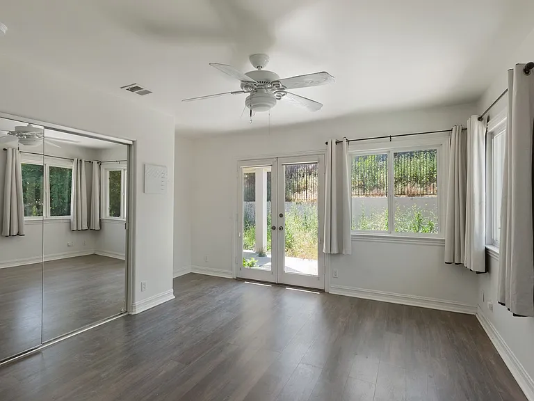 22100 Tiara St — Photo 26