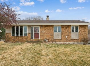 5680 Sun Valley Dr, Dubuque, IA 52002