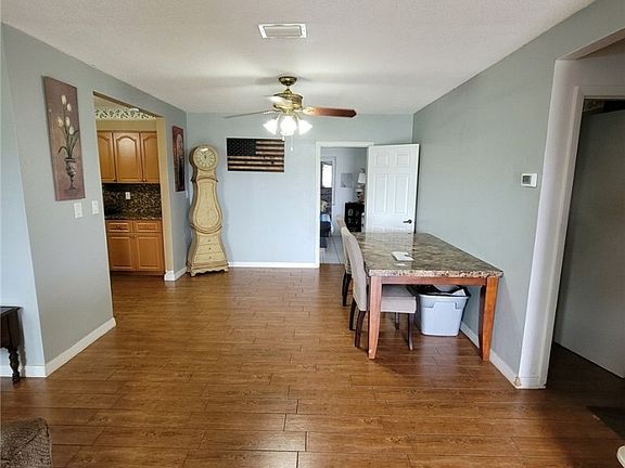 5th image of 15 Richmond Ave N