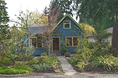 2nd image of 3015 NE 89th St