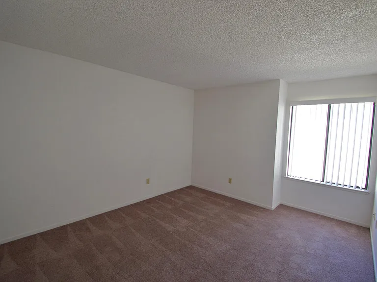 2436 N Main St — Photo 13