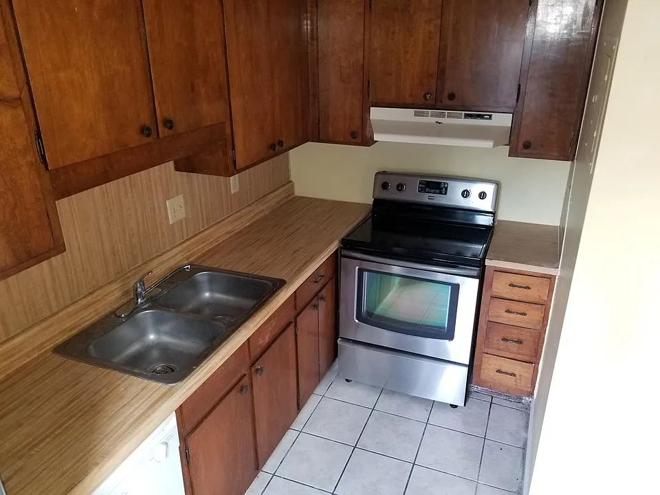 KITCHEN RANGE
