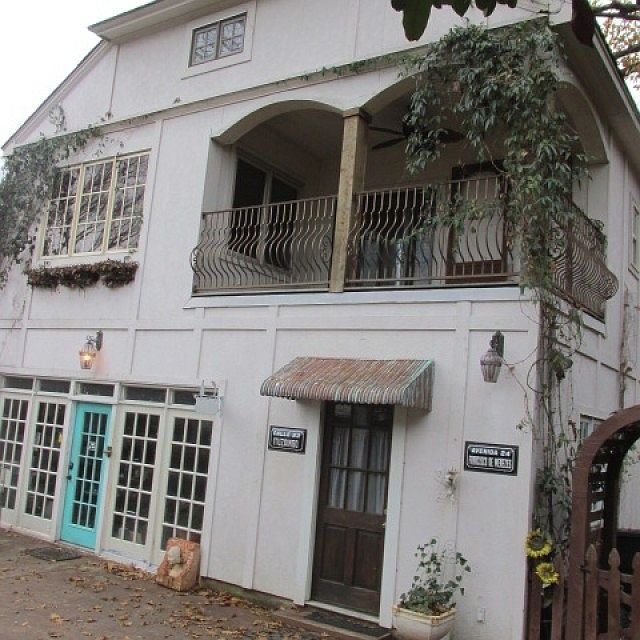 2nd image of 6216 Tremont St