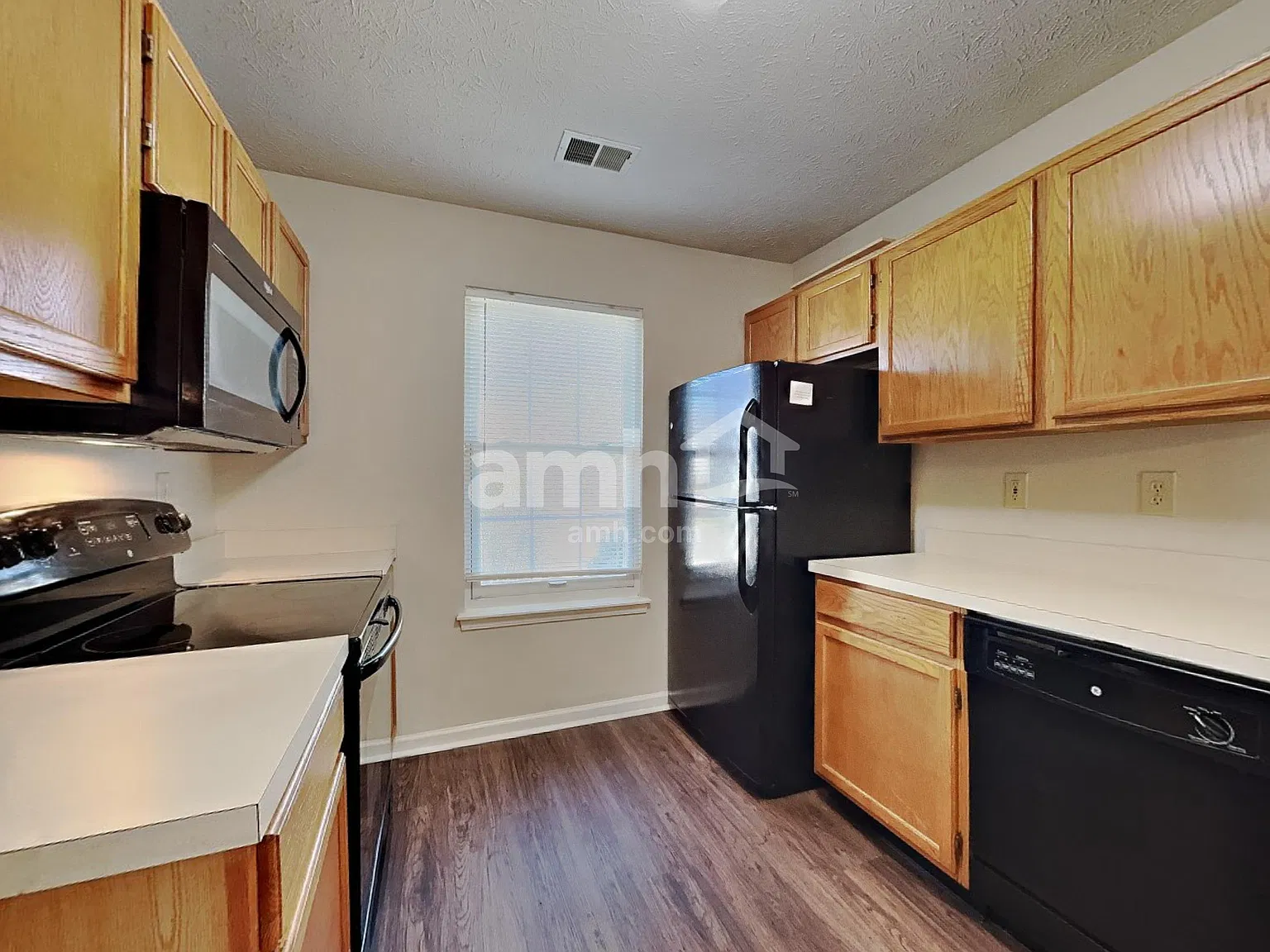 3 bed, 2.0 bath, 1248 sqft, $1,750 — Photo 3