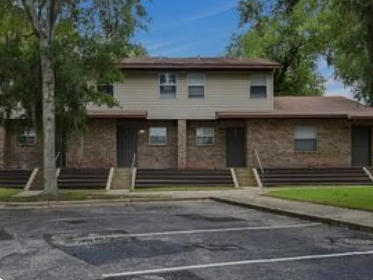 Bentley Villas — Photo 2