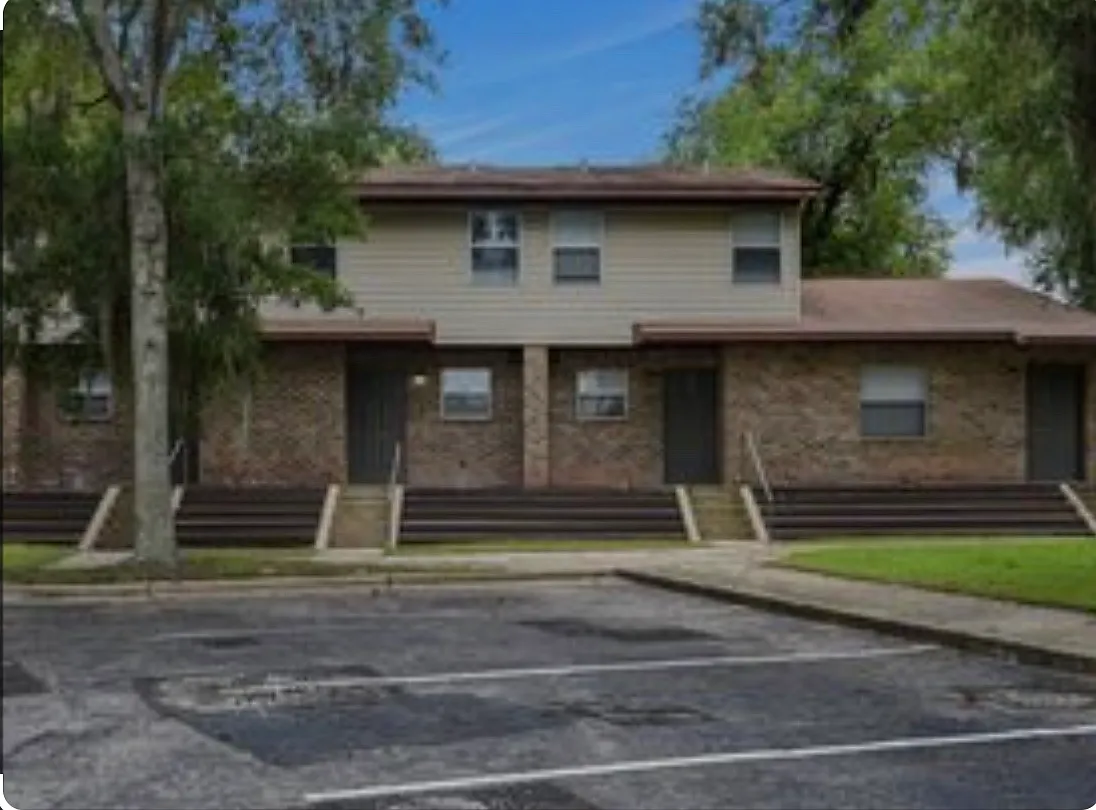 Building Photo - Bentley Villas