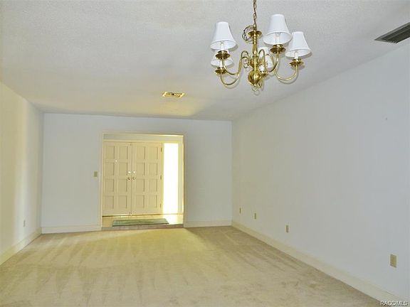 3rd image of 776 N Lyle Ave