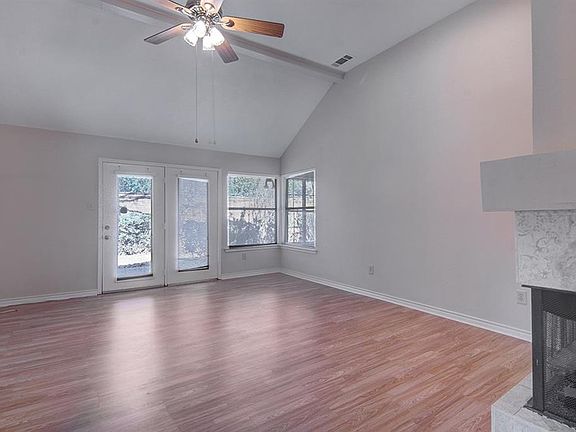 3rd image of 9801 Lakewood Ct
