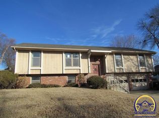 7010 SW Fountaindale Rd, Topeka, KS 66614