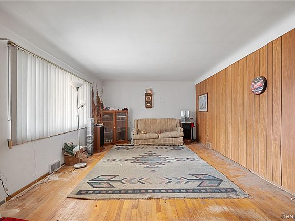 3rd image of 27483 Norma Dr