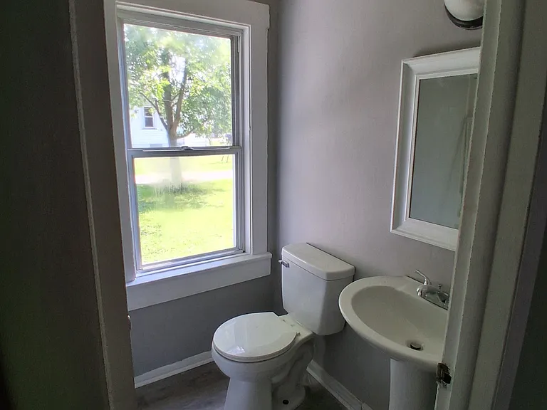 1180 N Summit Ave — Photo 10