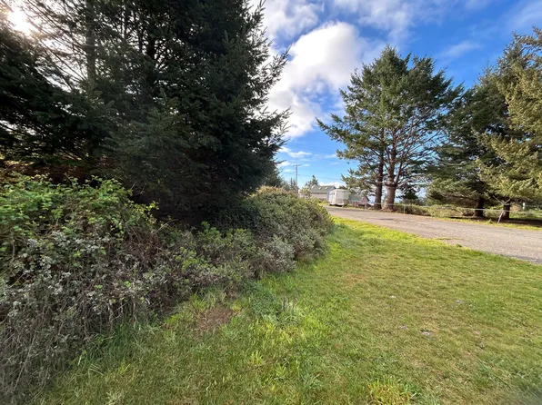 63 Sea Crest Rd, Whitethorn, CA 95589