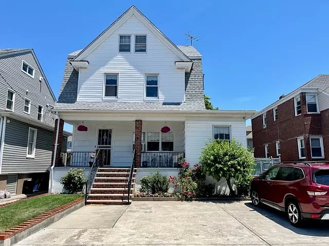 1st image of 414 Beach 124 St