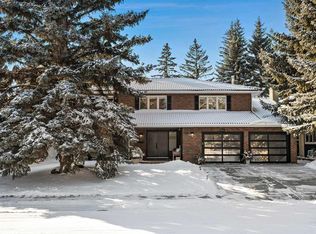 116 E Bay View Dr SW, Calgary, AB T2V 3N8