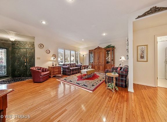 4th image of 733 Tomlin Dr