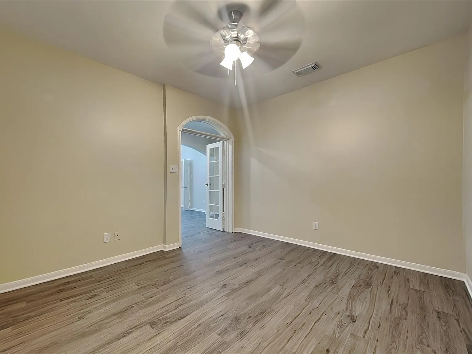 4 bed, 2.5 bath, 2718 sqft, $2,600 — Photo 4