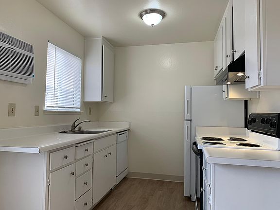 3rd image of 405 Susana St #10
