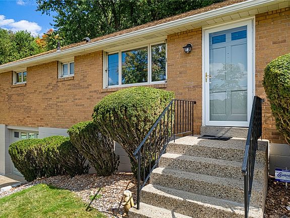 3rd image of 132 Elmwood Dr