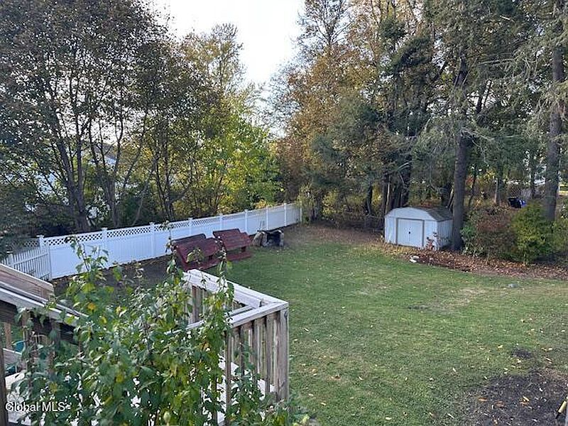 4th image of 26 Woodlawn Court
