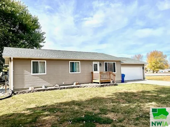 612 Kennedy St, Vermillion, SD 57069