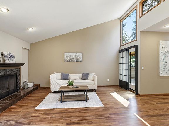 4th image of 106 Carbonera Dr