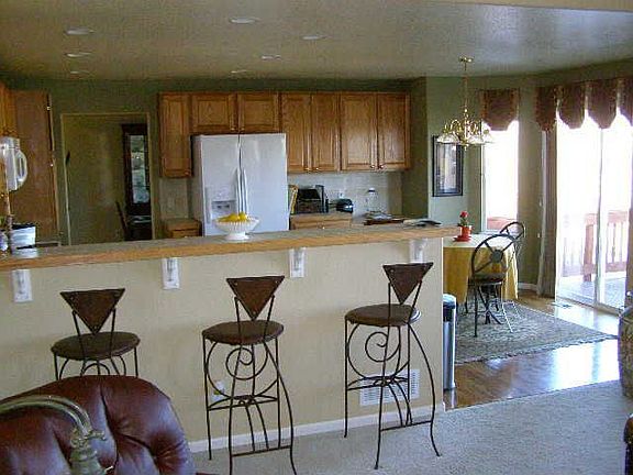 Open Kitchen-Perfect for Entertaining