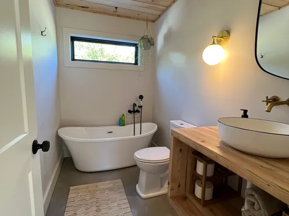 575 Sullens Rd, Campobello, SC 29322