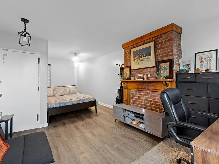 130 Adams St #2 — Photo 3