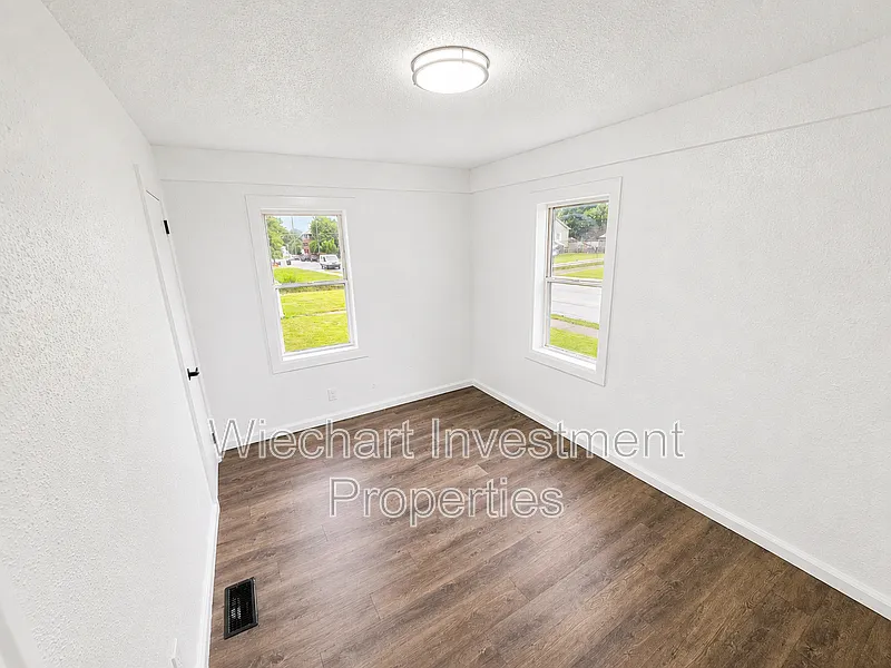 3 bed, 1.0 bath, 1444 sqft, $1,150 — Photo 4