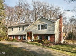 25 Laurel Rd, Woodbridge, CT 06525
