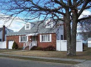 261 N Rutherford Ave, Massapequa, NY 11758