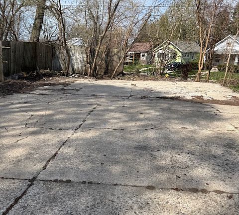 3rd image of 79 Blaine Ave #79