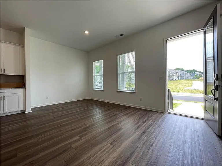 1597 Tilden Ct — Photo 6