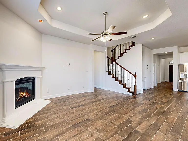 9826 Polk St — Photo 4