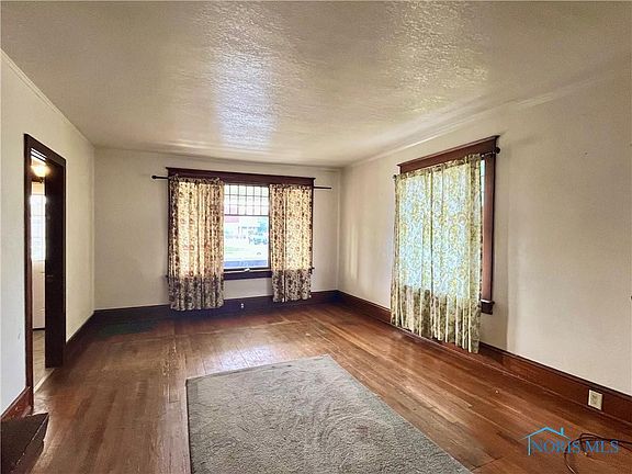 2nd image of 609 N Clinton St