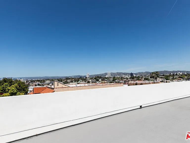 4615 Saint Charles Pl #1/2 — Photo 11