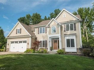 17209 Eastview Dr, Chagrin Falls, OH 44023