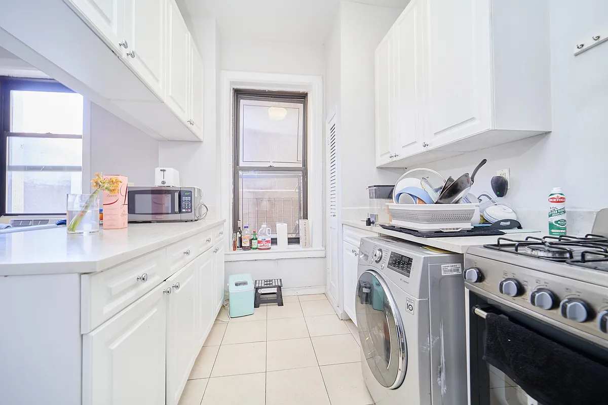 Building Photo - 171 E 81st St #4B