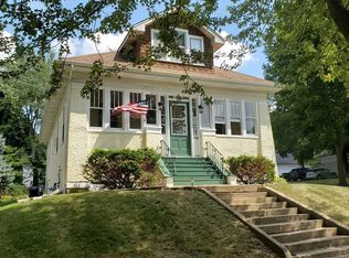 549 Division St, Barrington, IL 60010