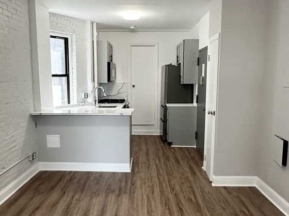 697 Tenth Avenue image 7 of 9