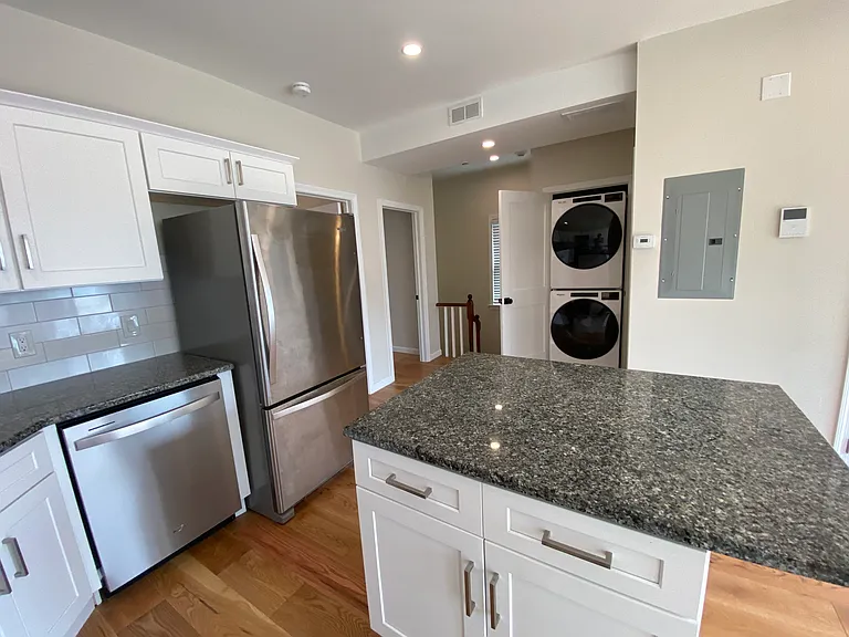 43 Monmouth St #3 — Photo 6